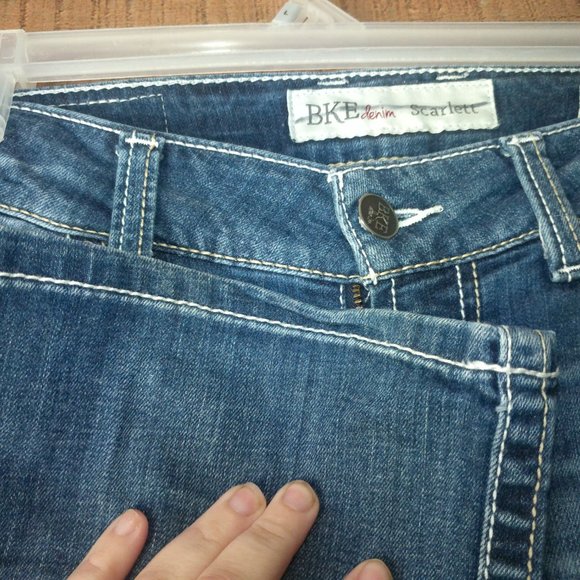 BKE buckle jeans ladies used 30 good use  shape little wear but does have a very - Picture 3 of 9